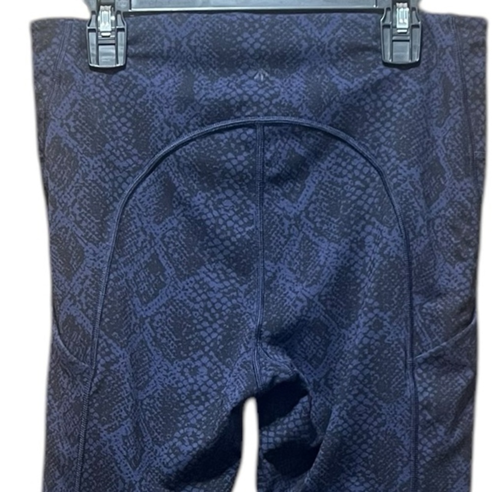 Athleta‎ Ultimate Stash Pocket Snake 7/8 Leggings Size Small - Picture 7 of 11